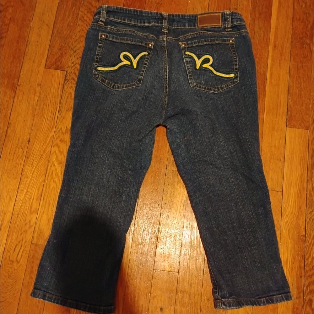 SOLD-Rocawear Capris💛 💚 - Picture 2 of 8